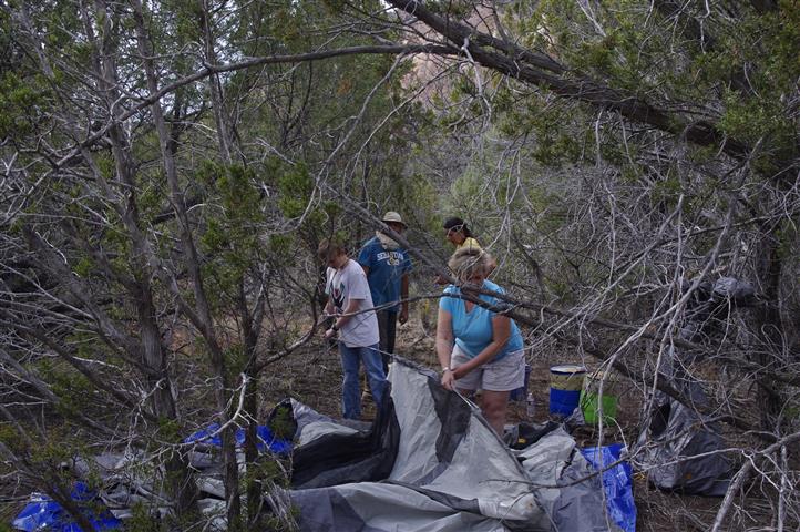 Julie & Brendan setting up their tent